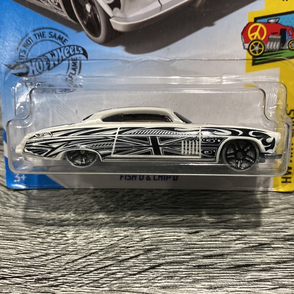 Hot Wheels | Art Cars #4 of 10 Cars: Fish’d & Chip’d - 1:64 Scale Die Cast - Picture 6 of 14